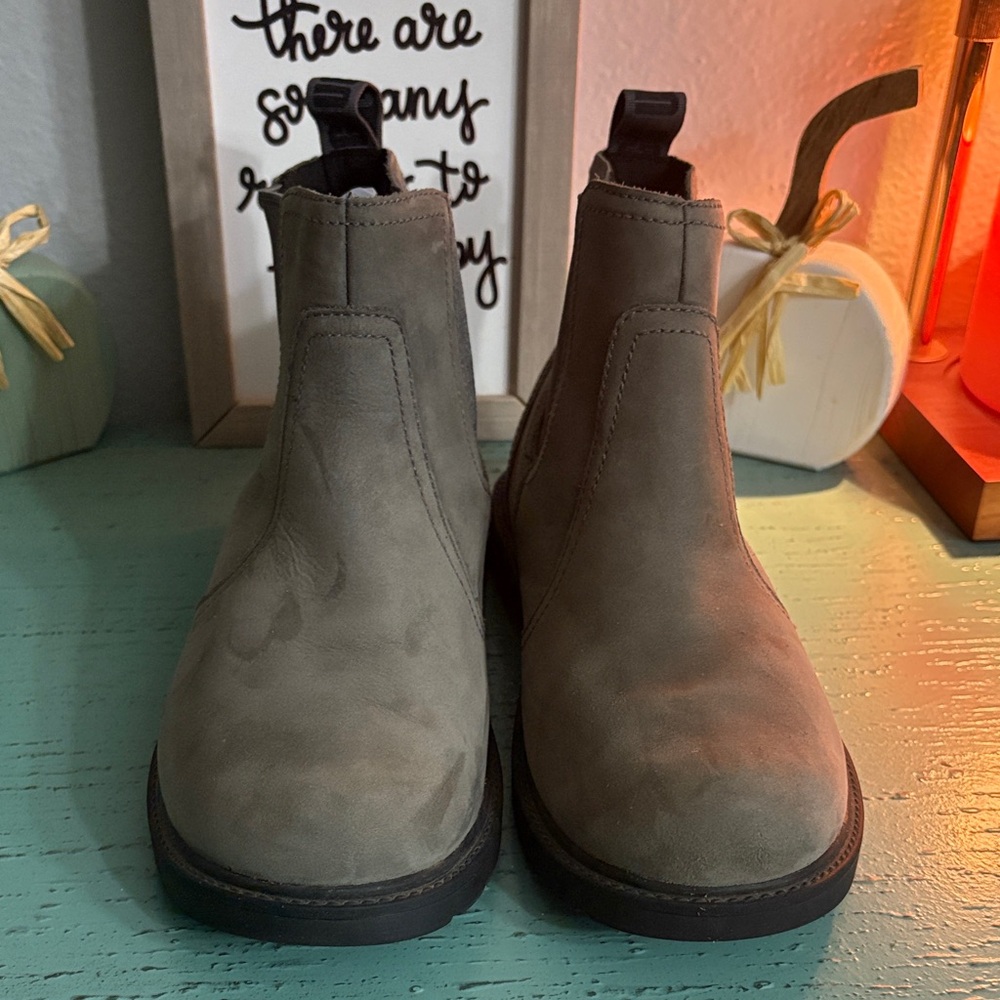 UGGTaupe Chelsea Boots SZ 5 Wos box 162